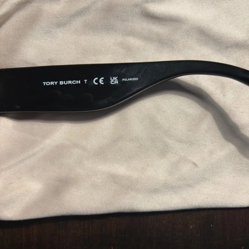 Tory Burch Cat eye polarized sunglasses - Picture 4 of 5